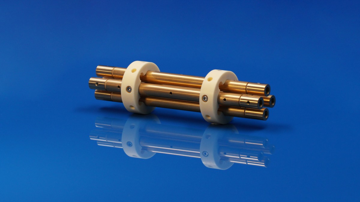 Ceramic quadrupole for mass spectrometer