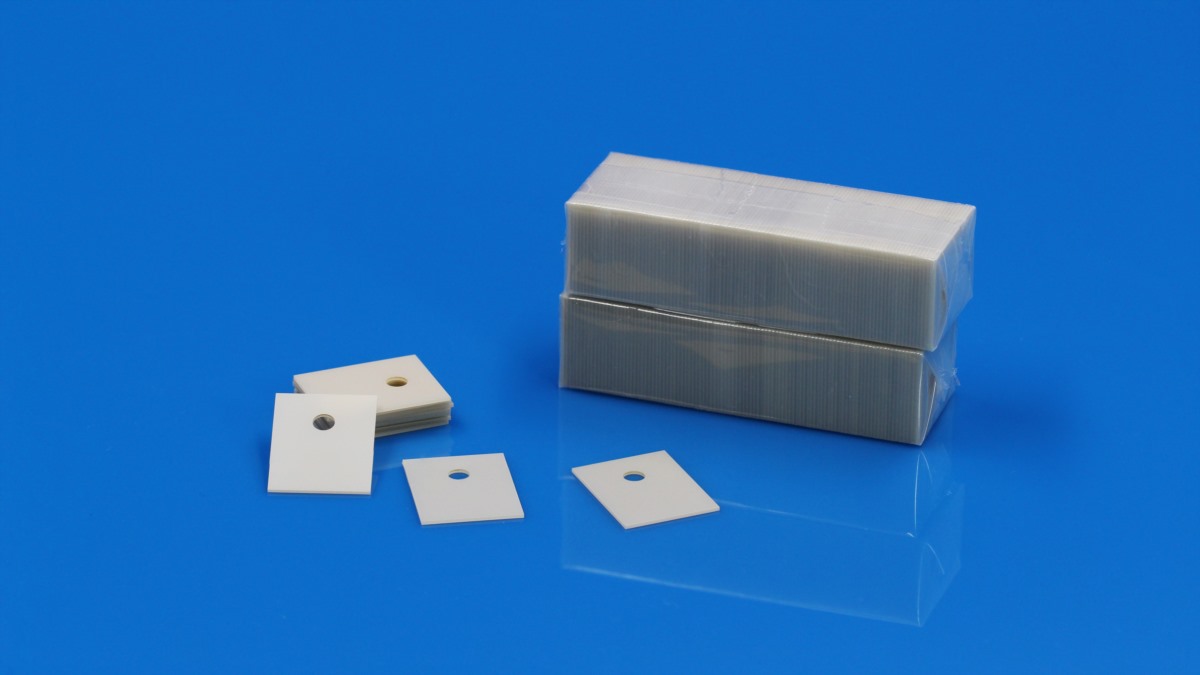 TO-220 aluminum nitride Ceramic Insulator Cooling Pads