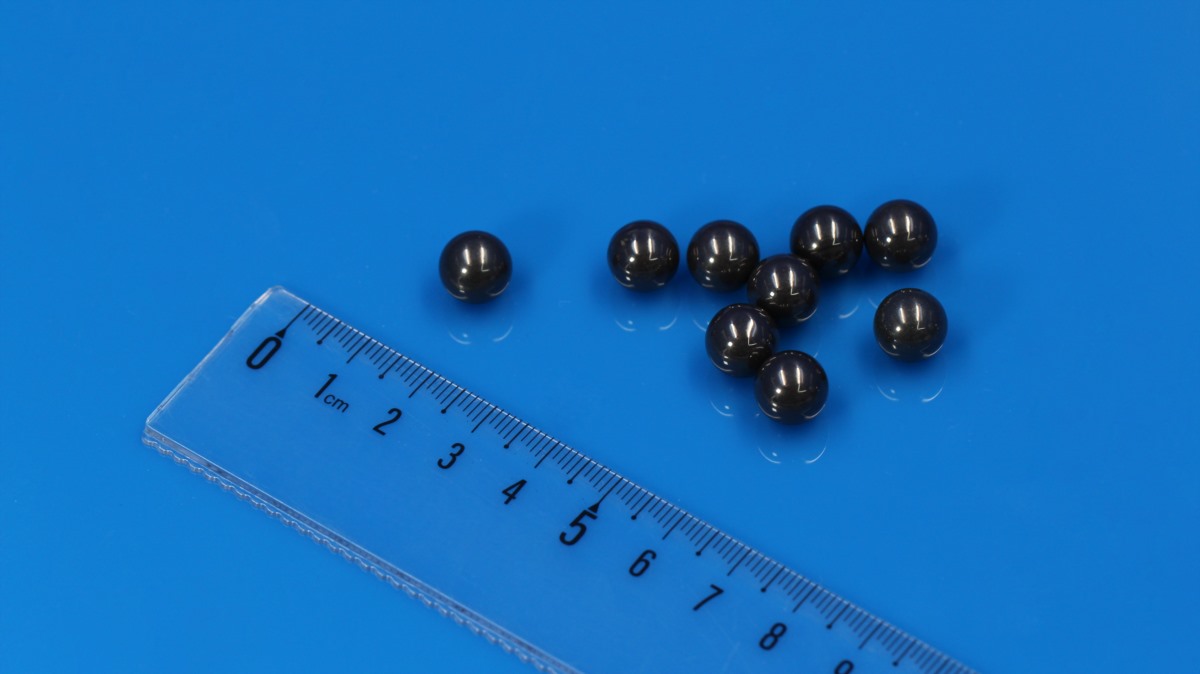 Silicon nitride grinding ball