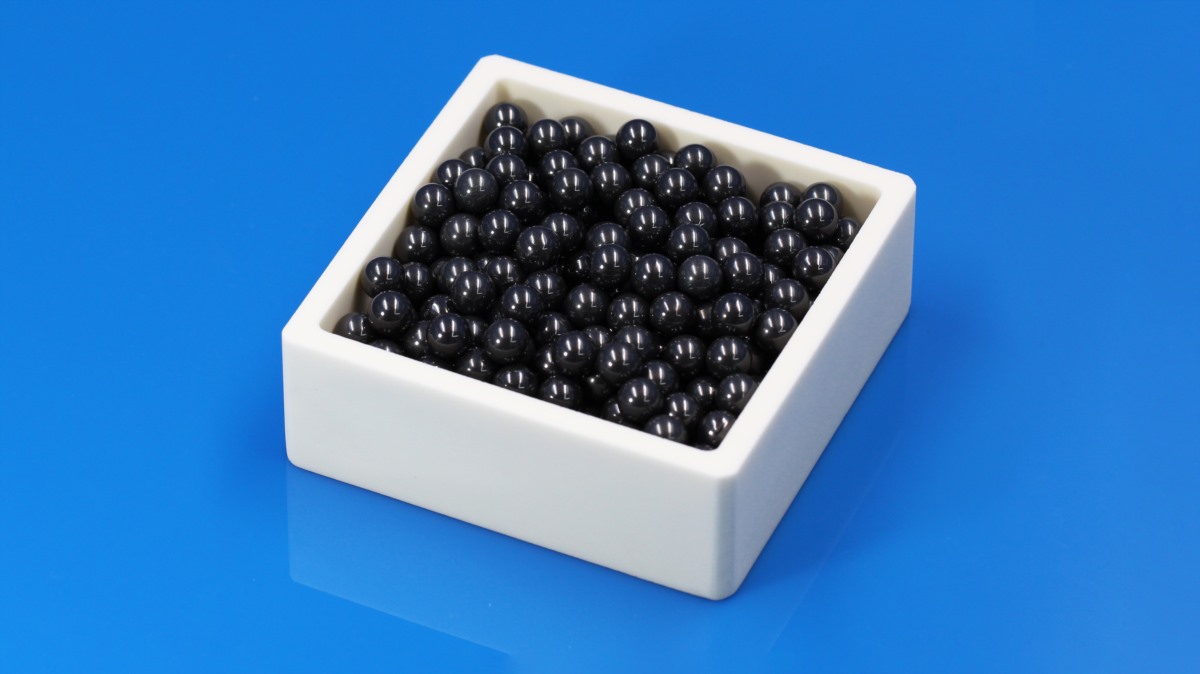 Silicon nitride grinding ball